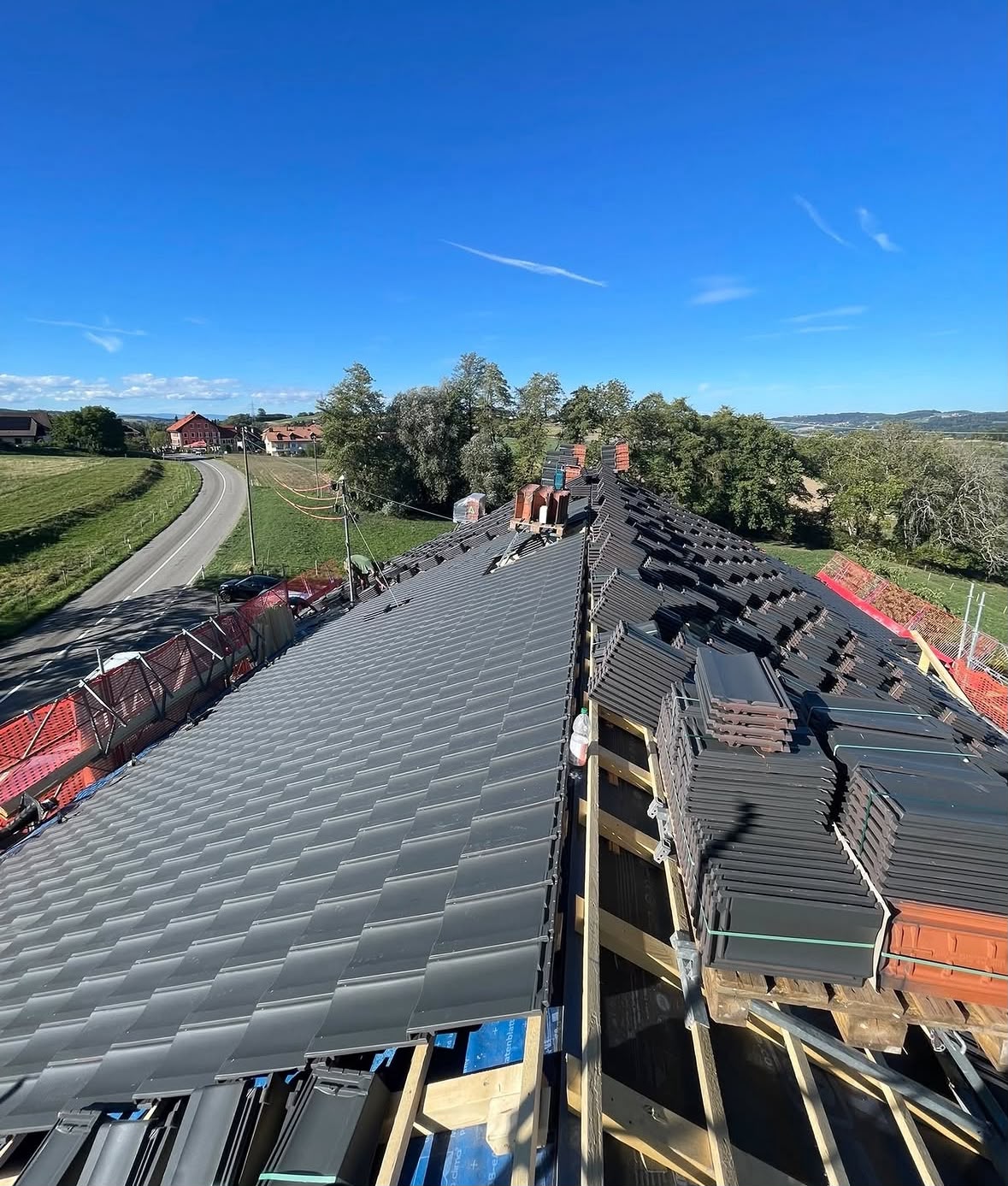 Rénovation de toiture en tuiles réalisée par EAB