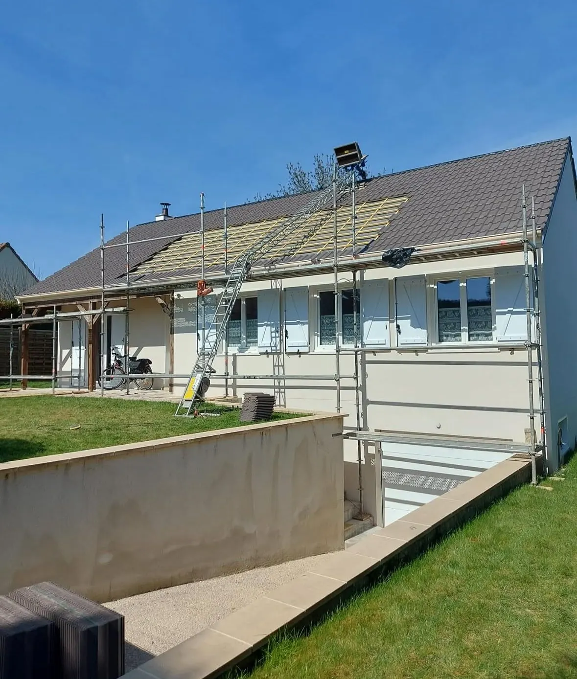 Rénovation complète d'une toiture par les couvreurs EAB