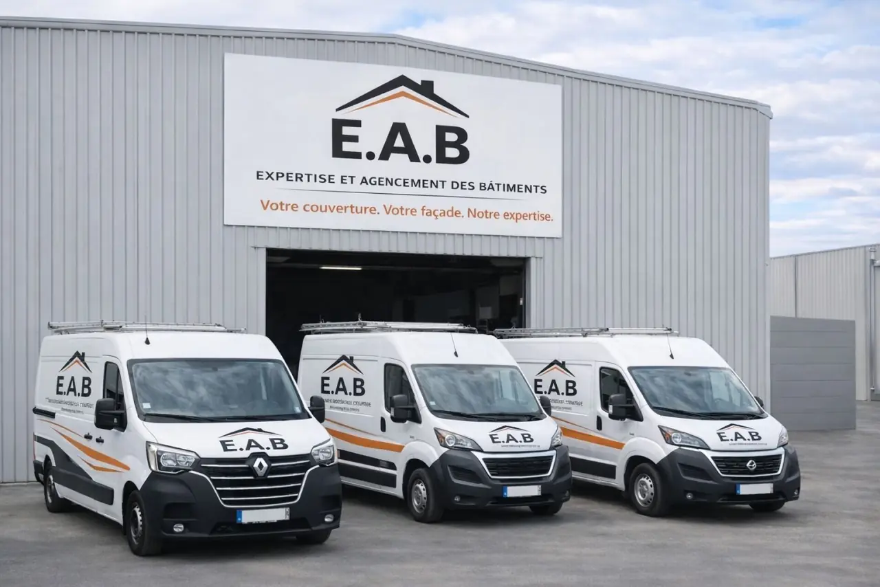Camionnettes EAB devant l'atelier de Mennecy, en Essonne